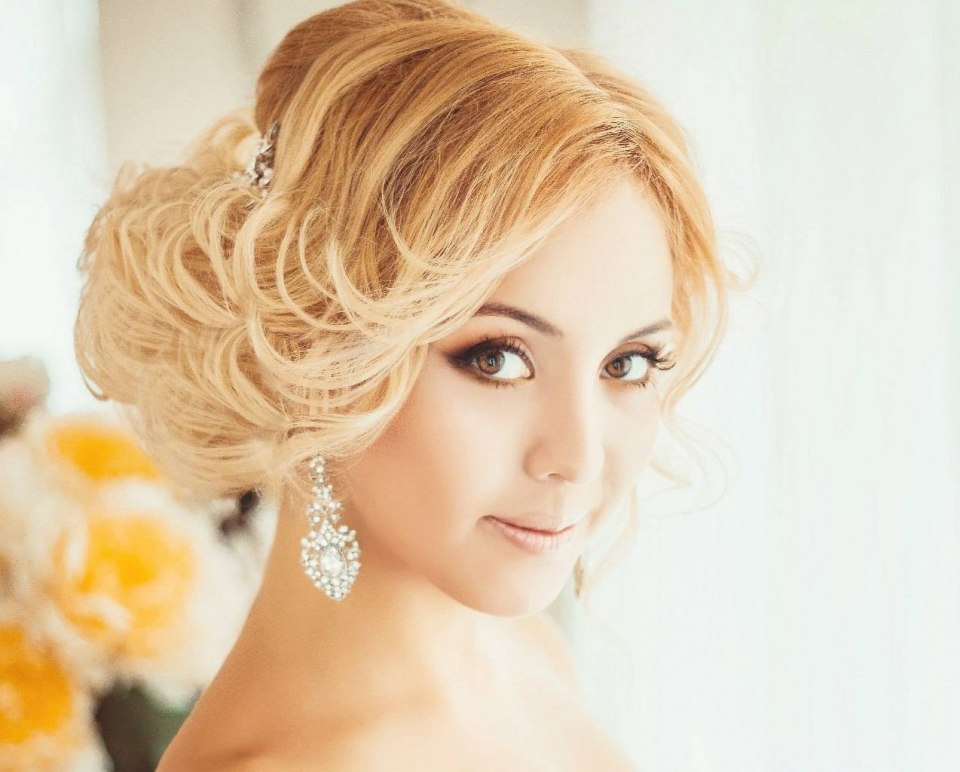 Причёски на новый год на средние волосы