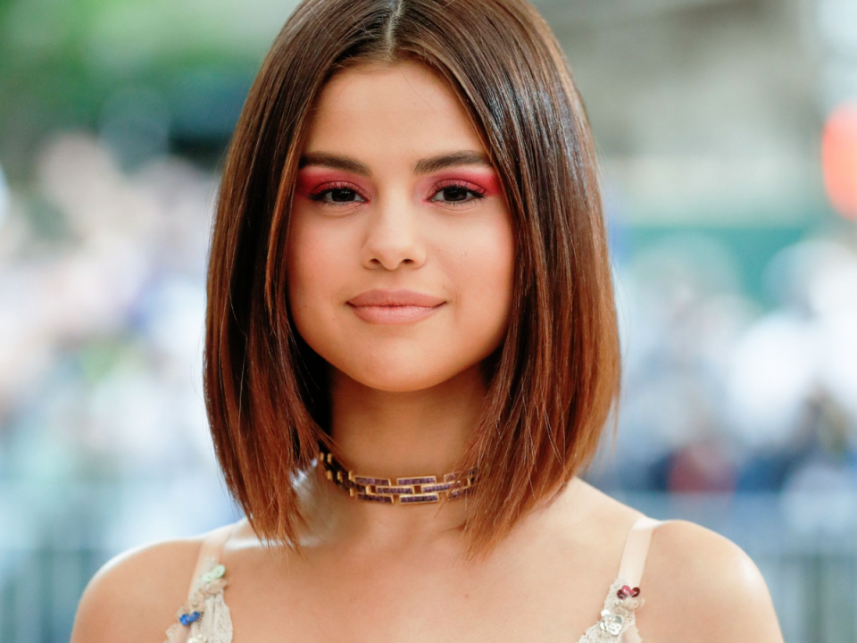 Стрижки по плечи для круглого лица