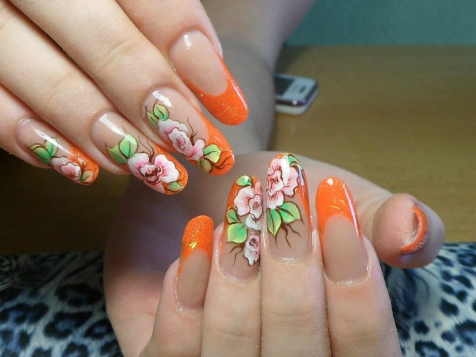 Оранжевый френч на ногтях