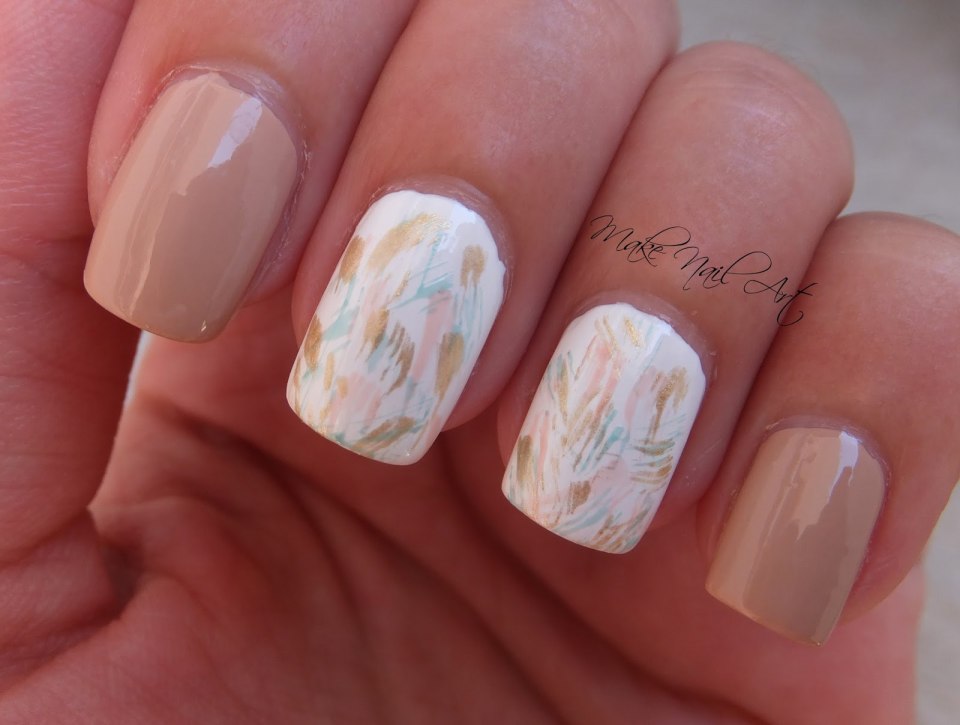 Пастельный маникюр с разводами