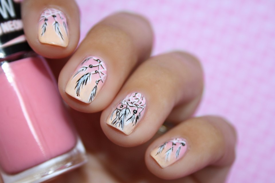 Ногти пастельного цвета с рисунком