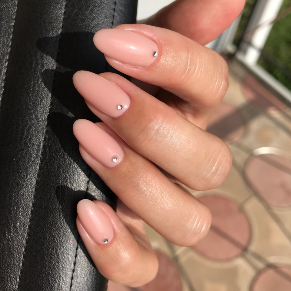 Нюдовый френч миндаль