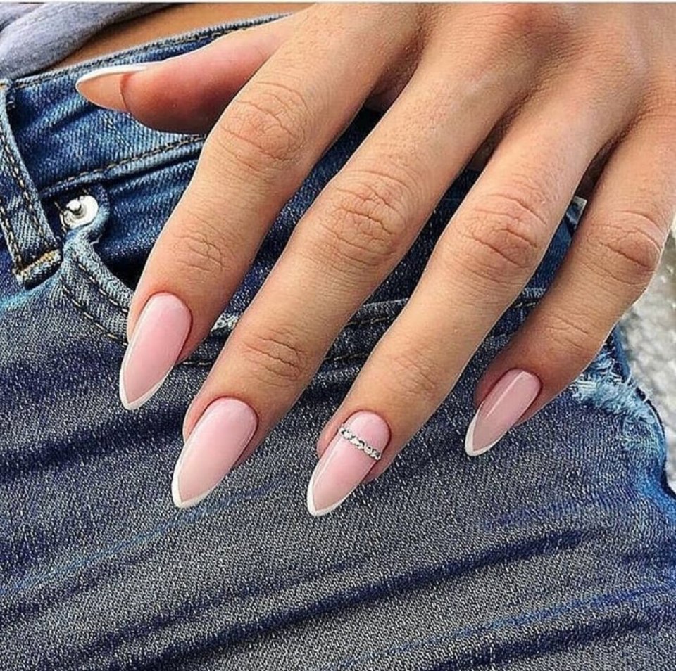 Френч на длинные ногти миндалевидной 2020