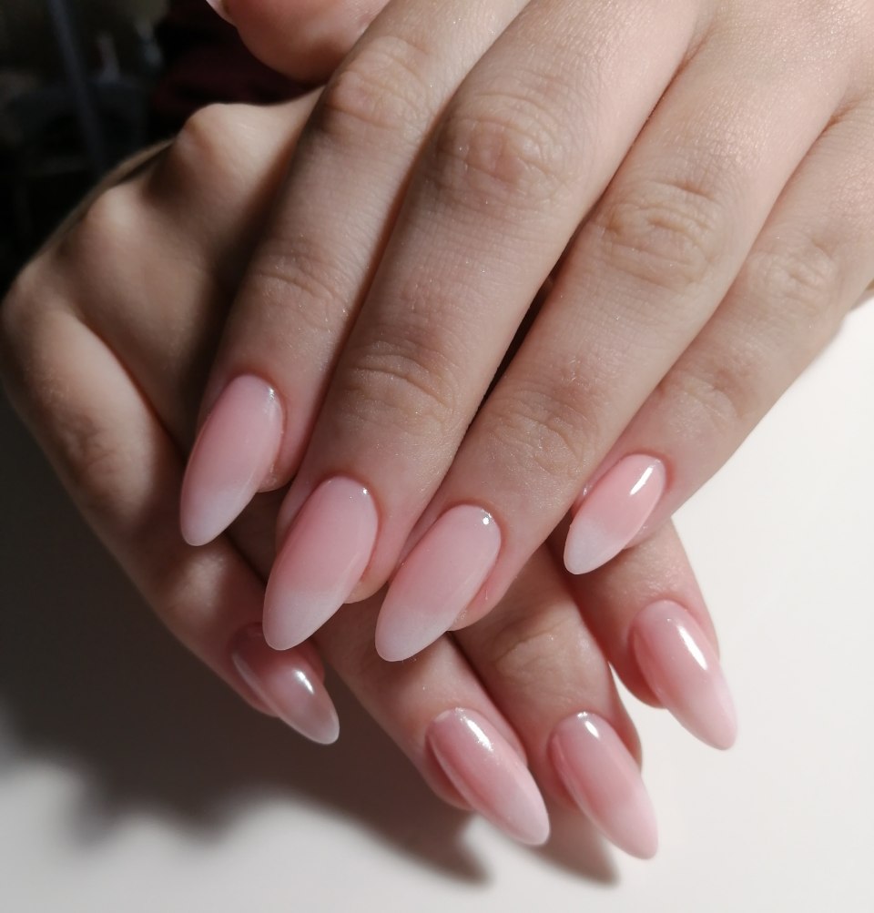 Маникюр градиент нюдовый