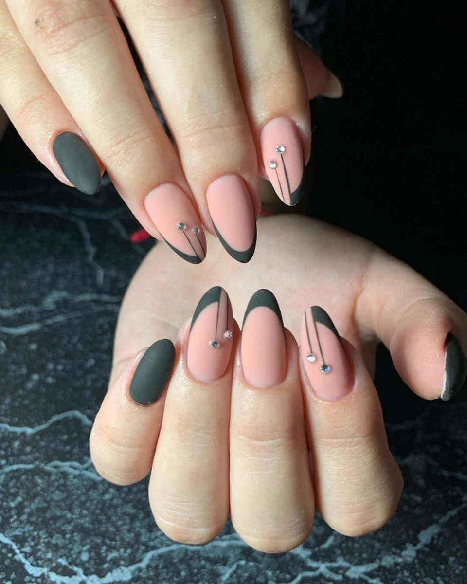 Маникюр на короткие миндальные ногти