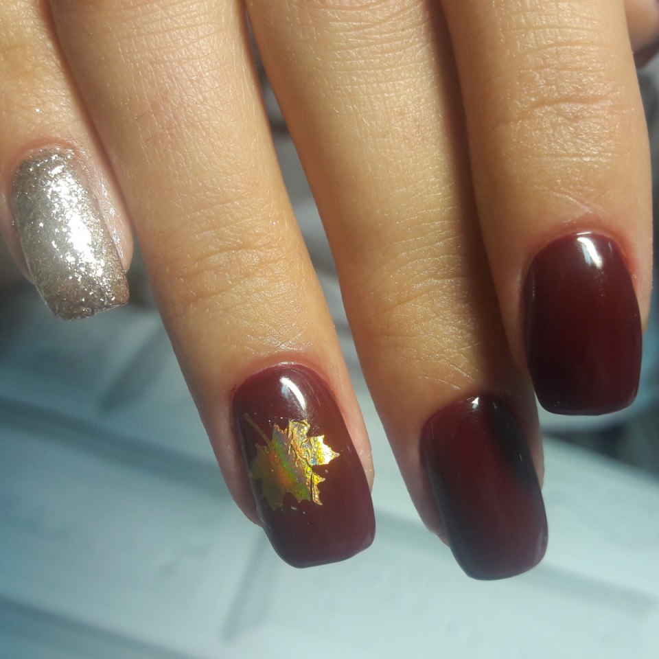 Осенний маникюр с блестками