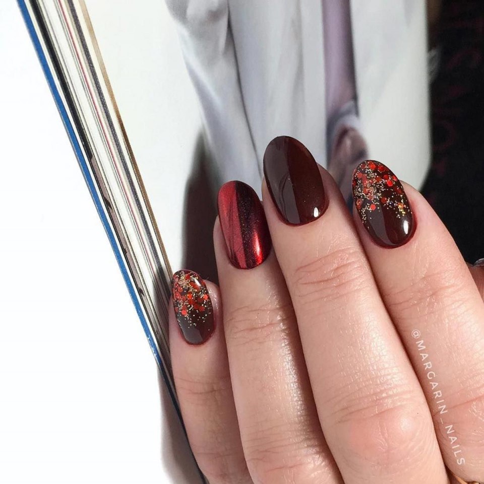 Ногти бордовые с Фалькой