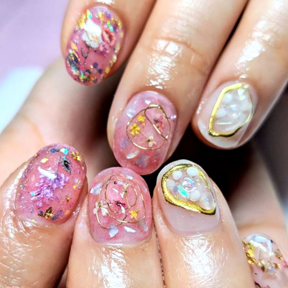 Маникюр сухоцветы на ногтях