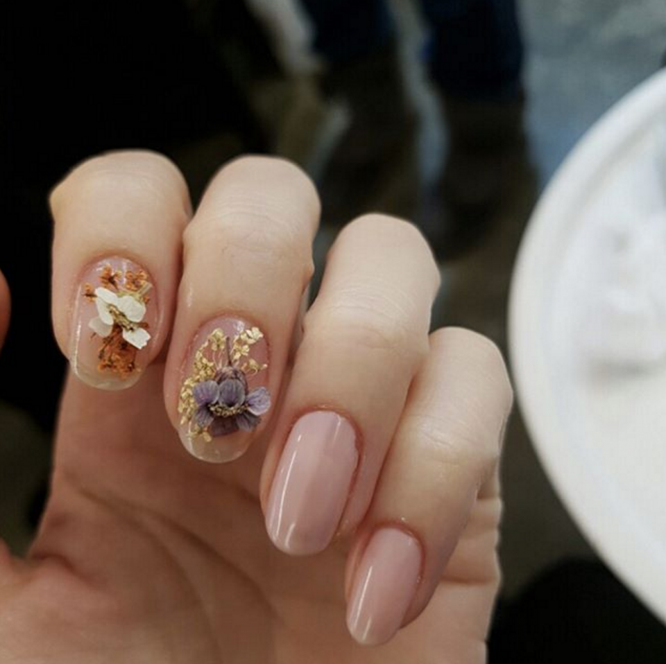 Гель лак с сухоцветами