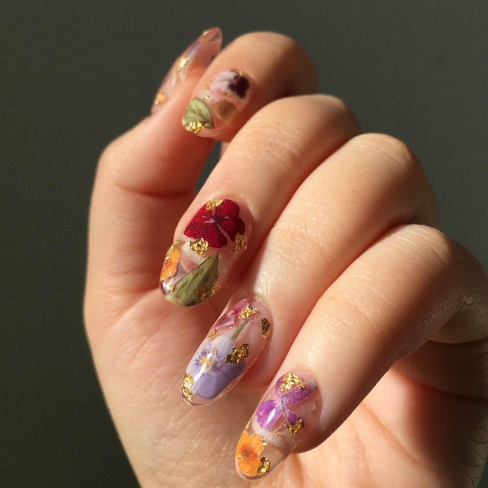 Маникюр с сухоцветами