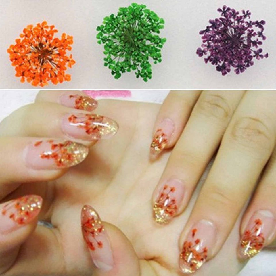 Яркий маникюр с сухоцветами