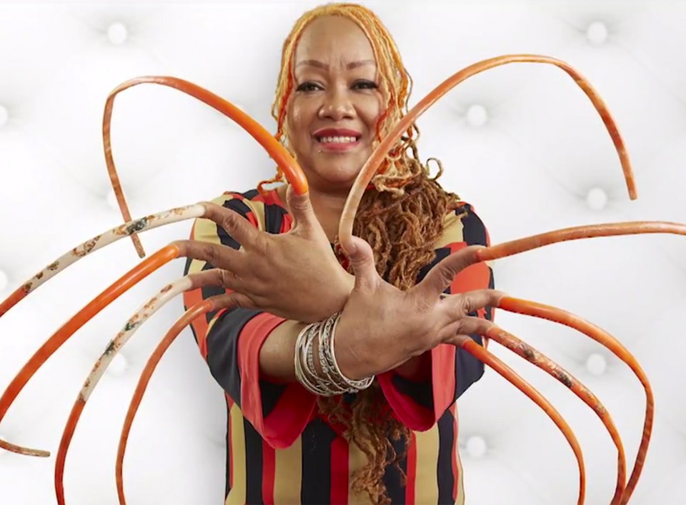 Крис Волтон ногти