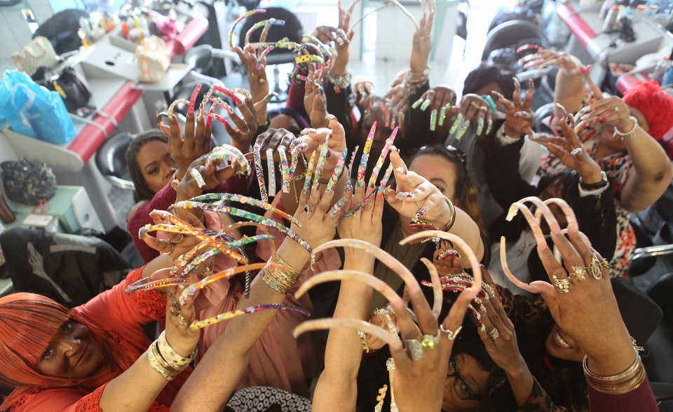 Большие нарощенные ногти