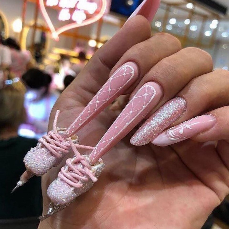 Нарощенные ногти на ногах длинные