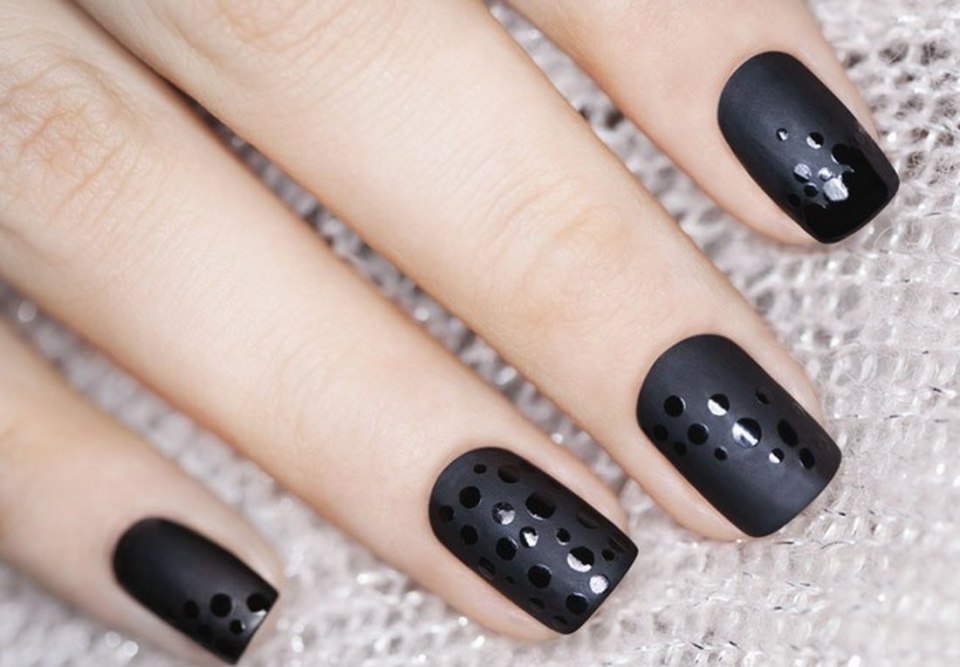Черный матовый с глянцем маникюр