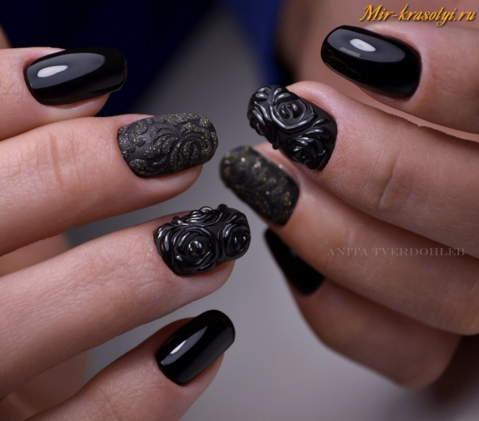 Маникюр черный бархатный