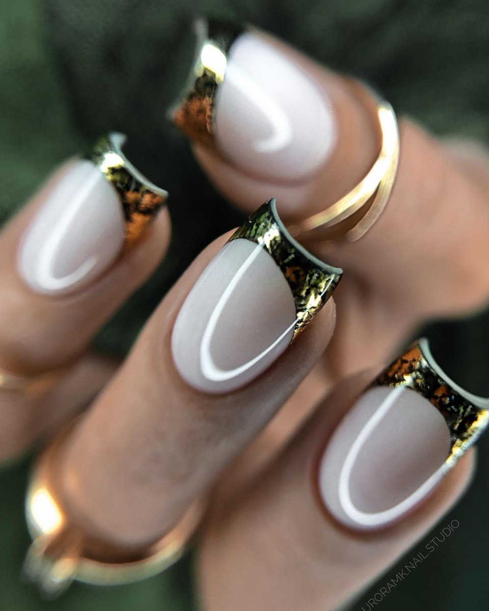 Маникюр френч с фальго