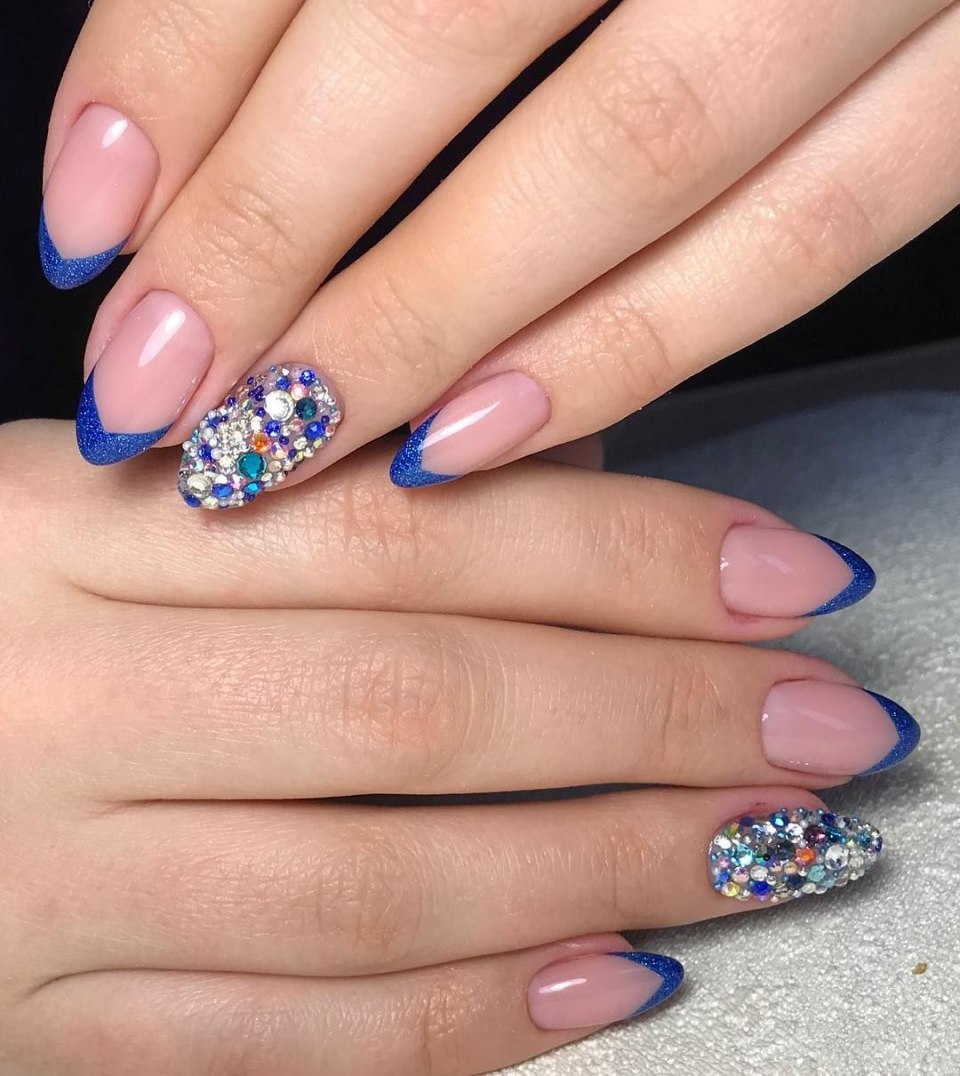 Новогодний маникюр 2020 френч