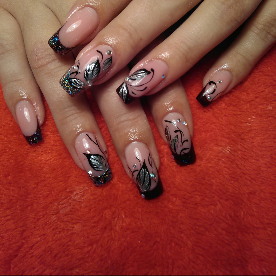 Стилизованный френч на ногтях