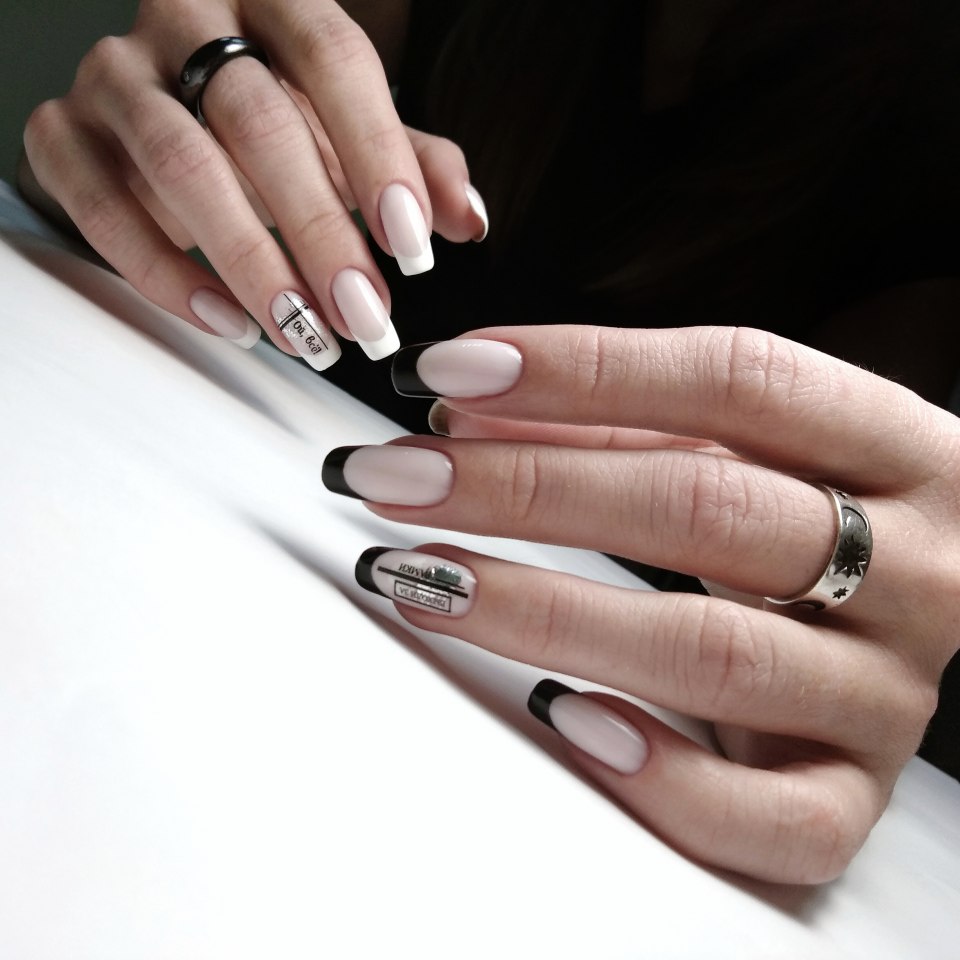 Оригинальный френч на ногтях 2021