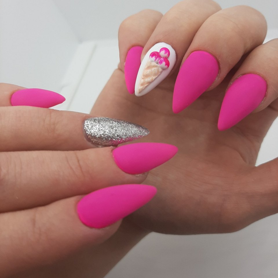 Маникюр фуксия миндаль 2021