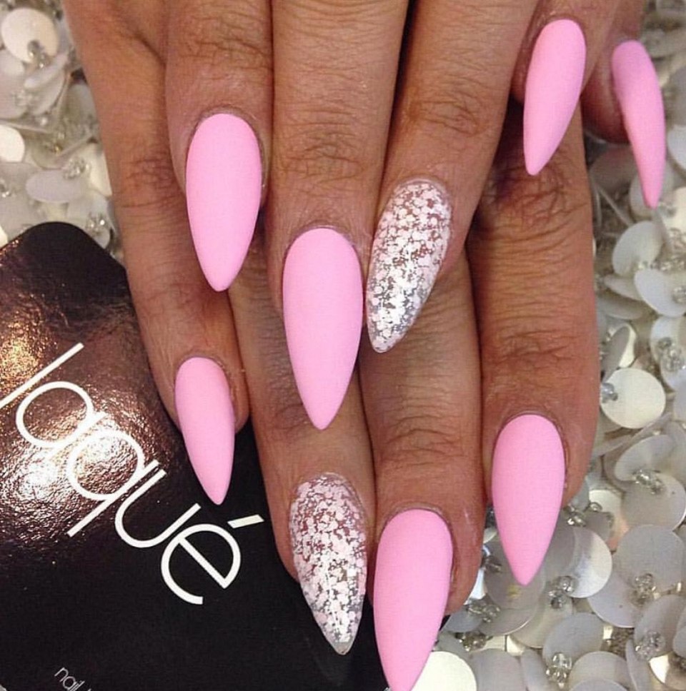 Летний маникюр на острые ногти