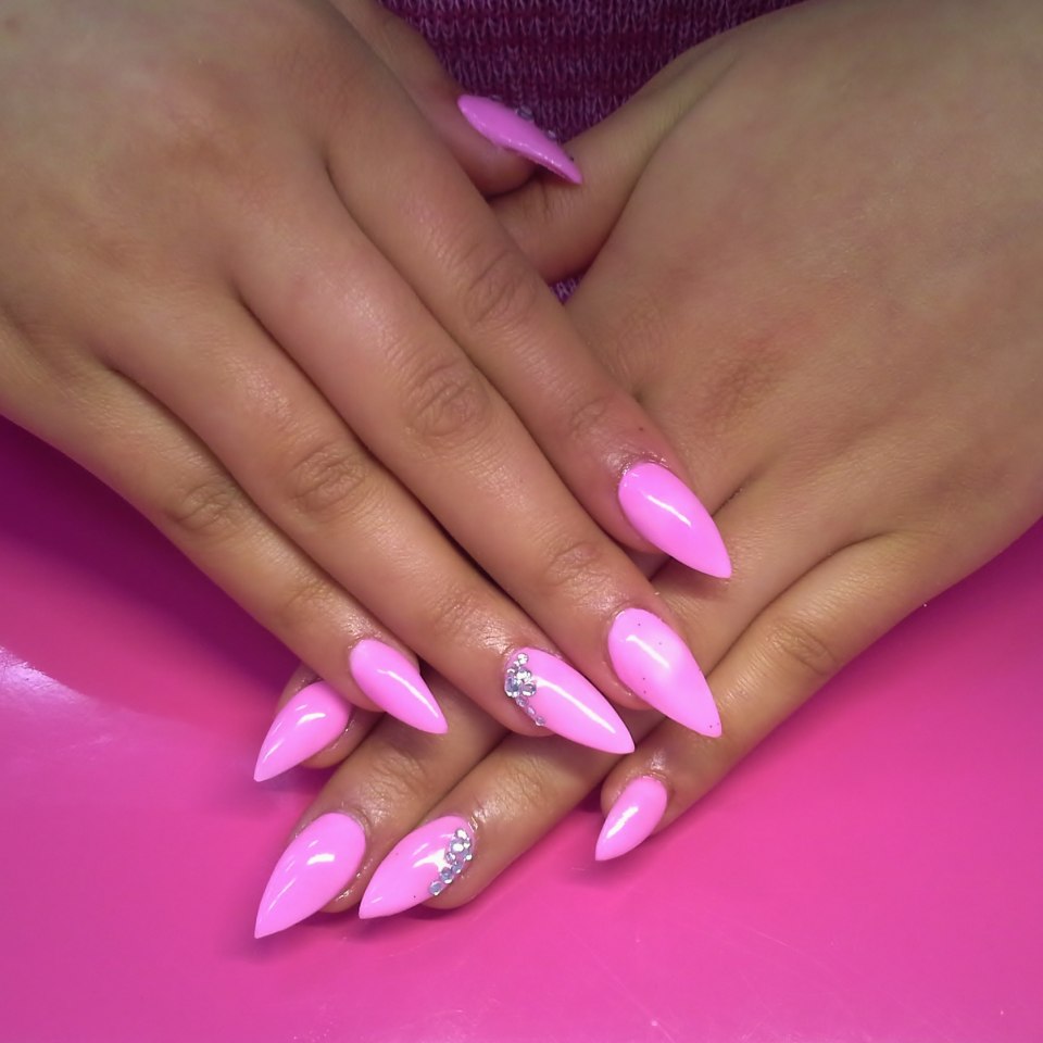 Розовый маникюр