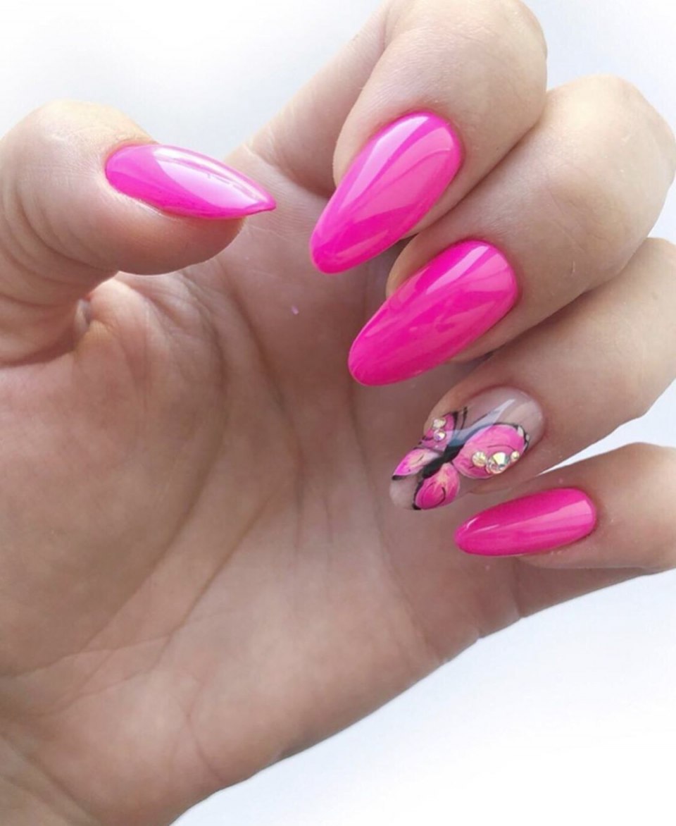 Стильный розовый маникюр