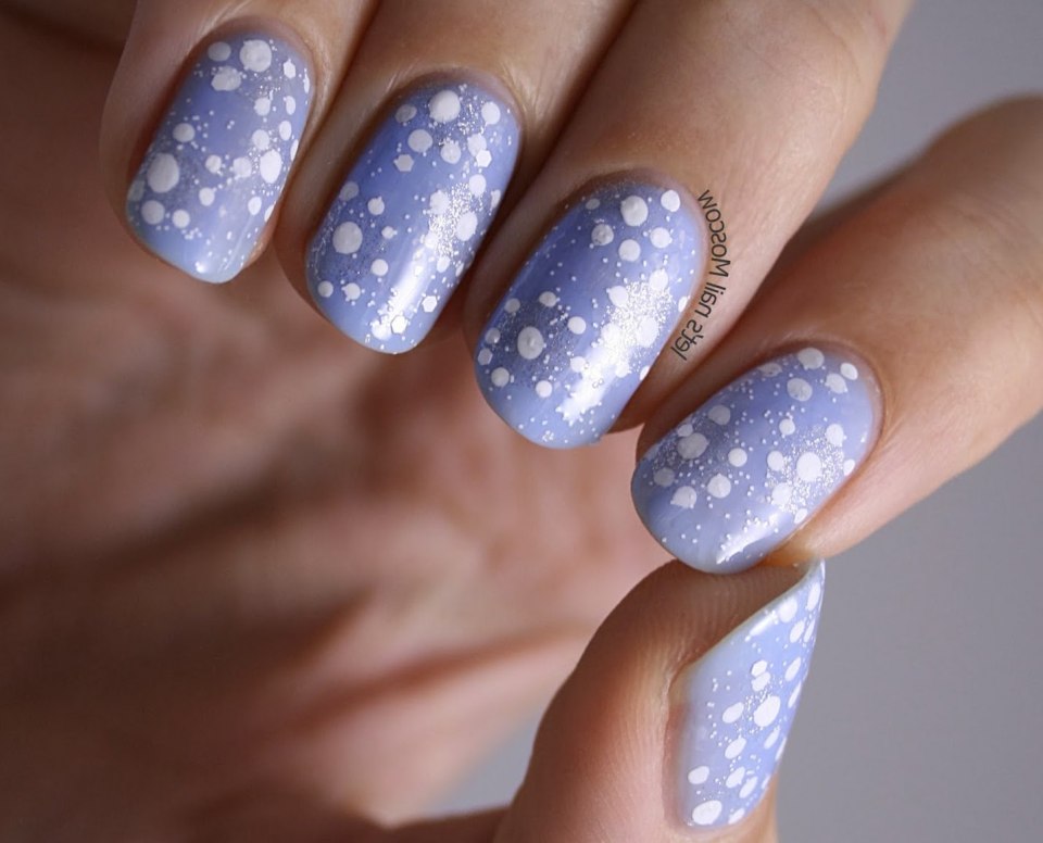 Маникюр со снежинками