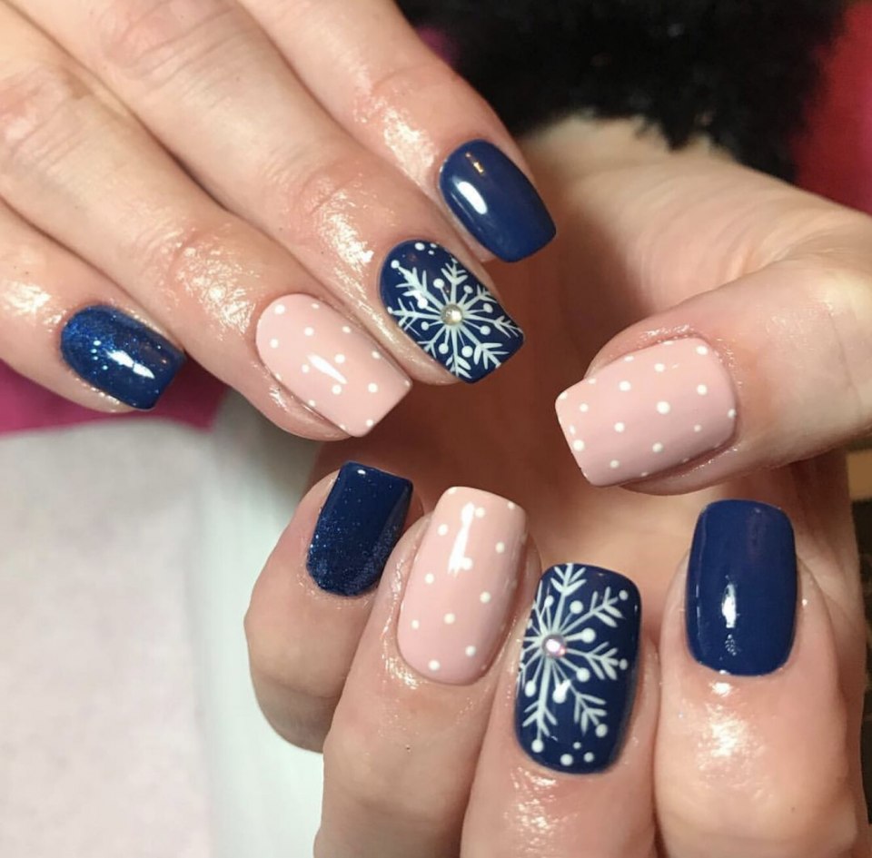 Снежинки на ногтях