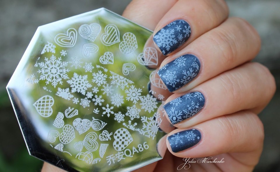 Маникюр голубой серебристый на короткие ногти