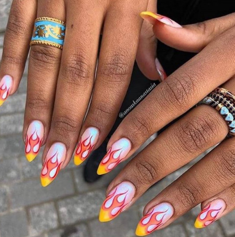 Маникюр на длинные ногти с пламенем