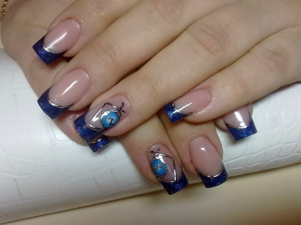 Свадебный маникюр бело синий