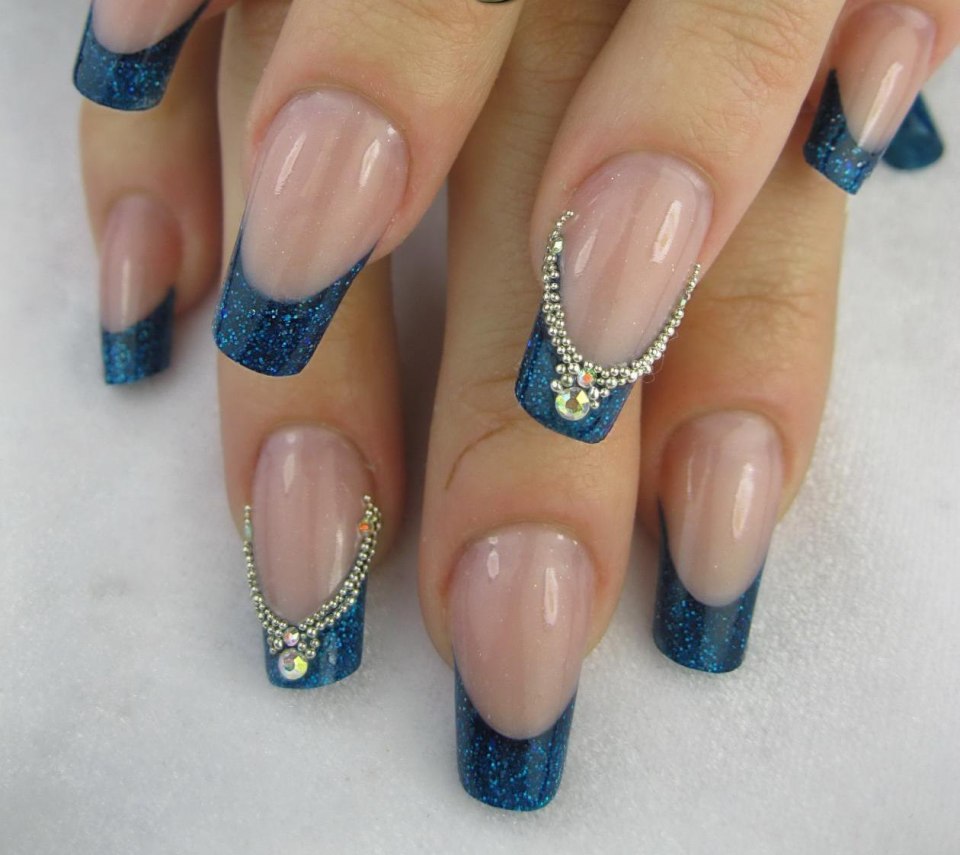 Френч со стразами как паутинка