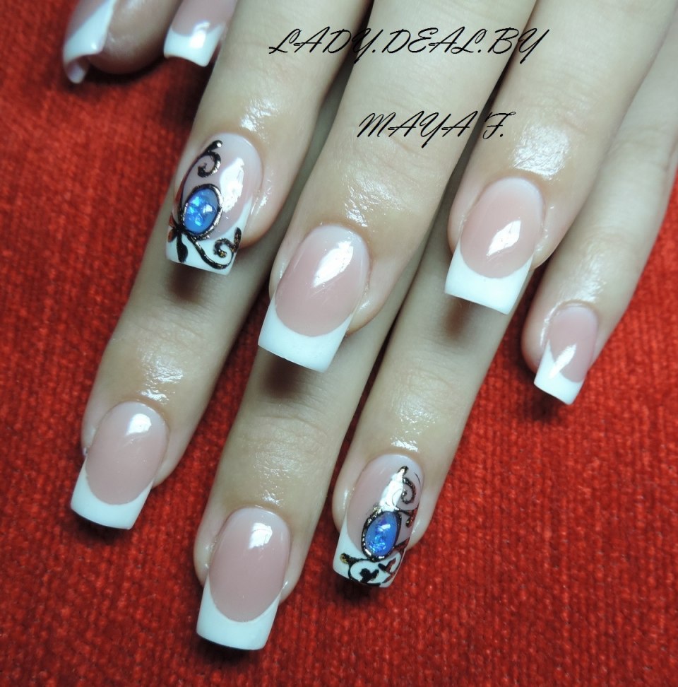 Наращивание ногтей белый френч с жидким камнем