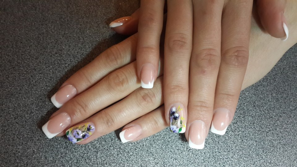 Арочные маникюр выкладной френч новогодний дизайном