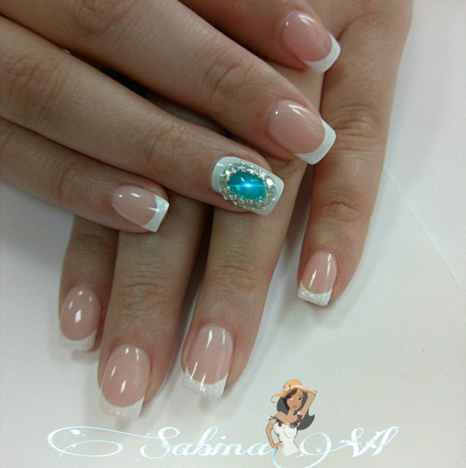 Свадебные ногти со стразами фото