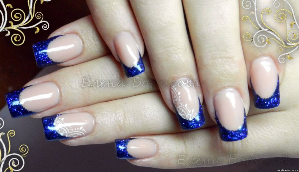 Белый френч с синими стразами