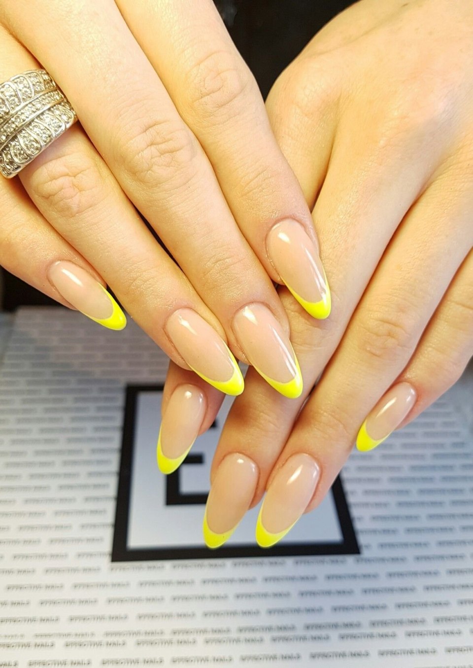 Яркий френч на длинные квадратные ногти