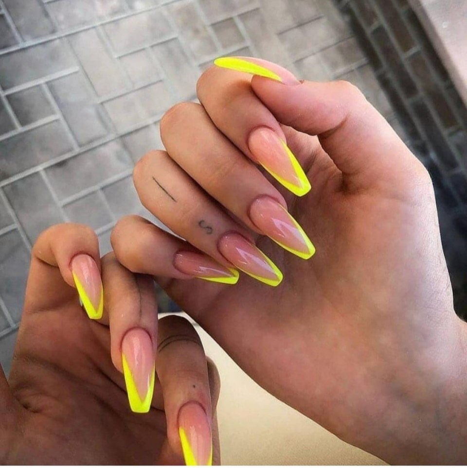 Маникюр желтый френч