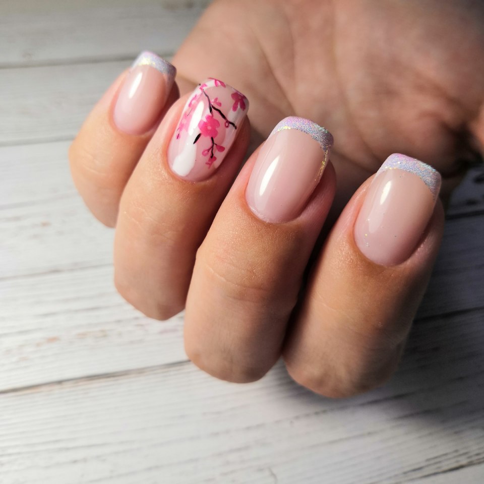 Маникюр Минимализм