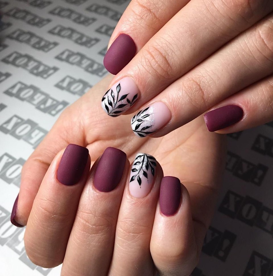 Маникюр с бабочками