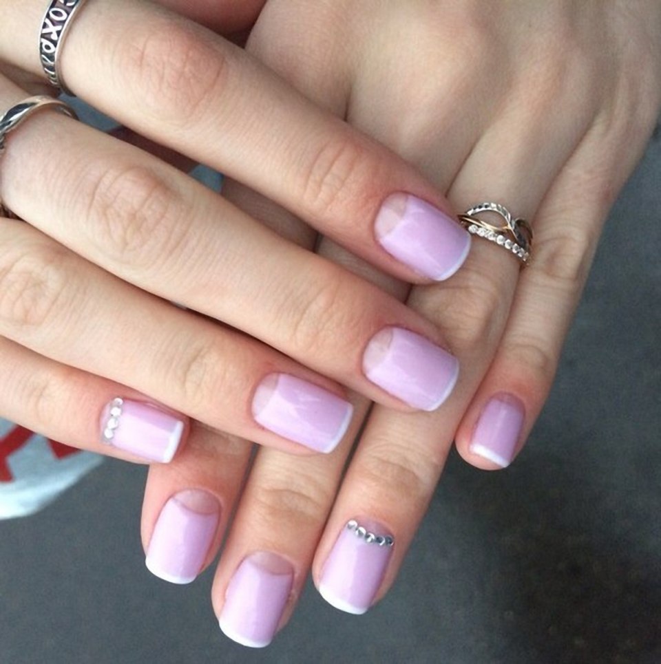 Маникюр нежный френч розовый