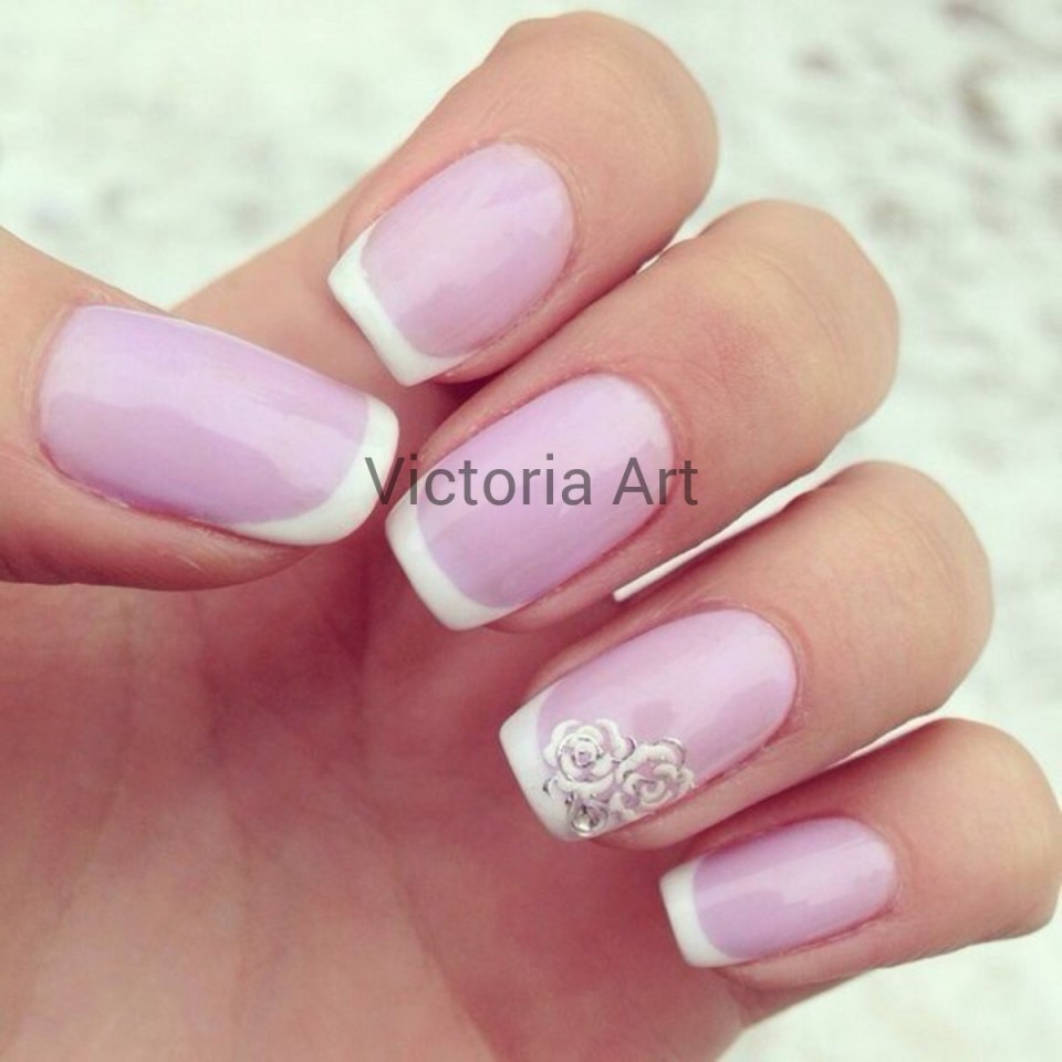 Нежный фиолетовый маникюр