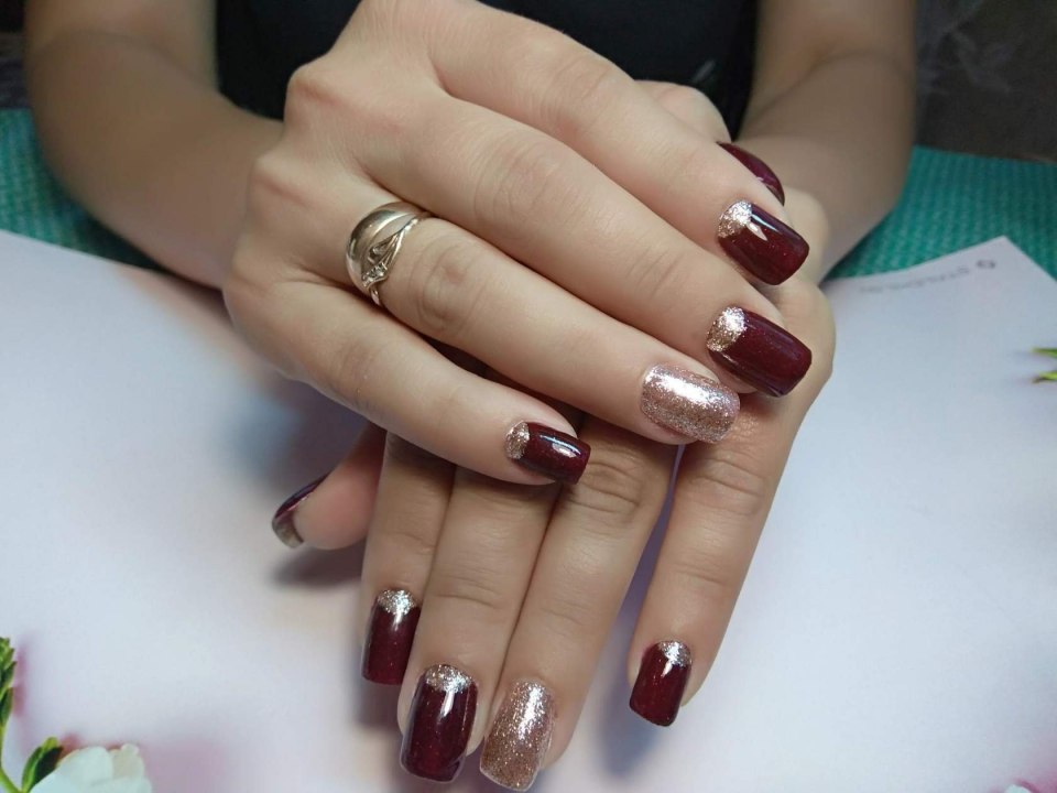 Маникюр 2021 бордо лунный