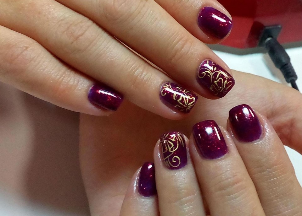 Маникюр бордо марсала