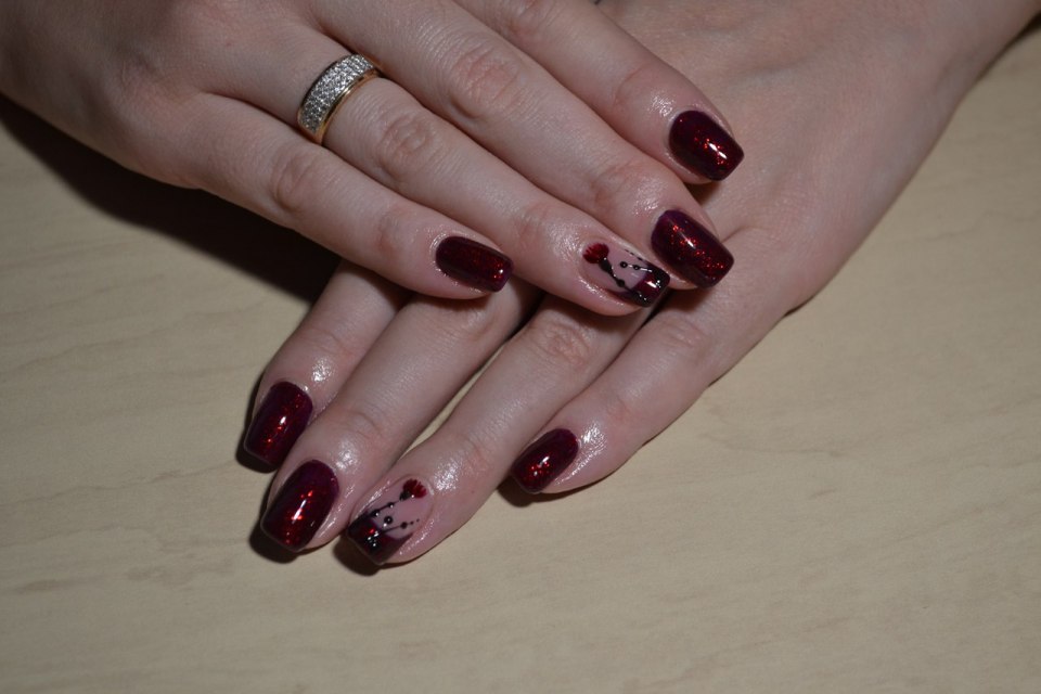 Красные ногти