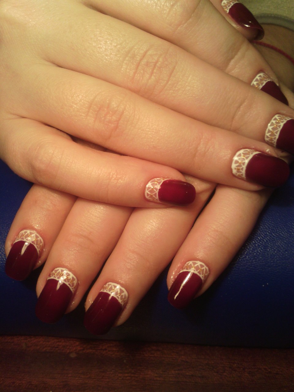 Вишневый маникюр на овальные ногти