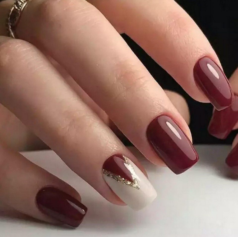 Бордовые ногти круглые короткие