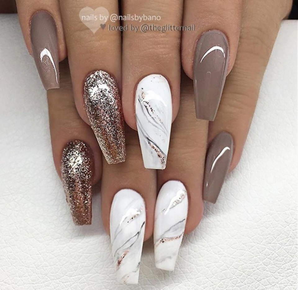 Маникюр новогодний на длинные ногти пуанты